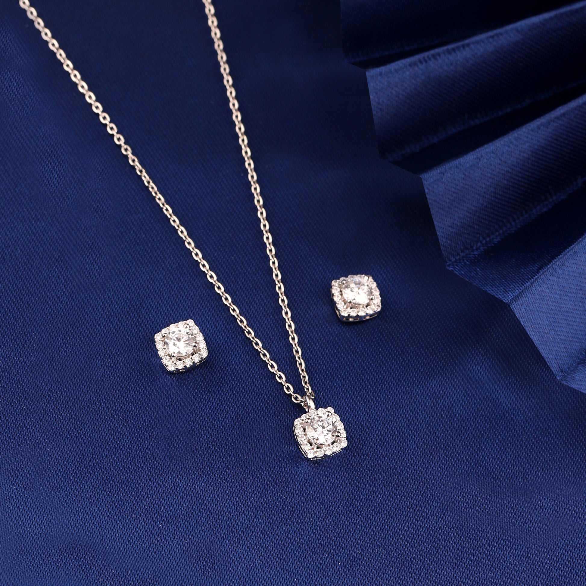 Radiant cushion halo pendant set in 925 silver with matching zircon stud earrings