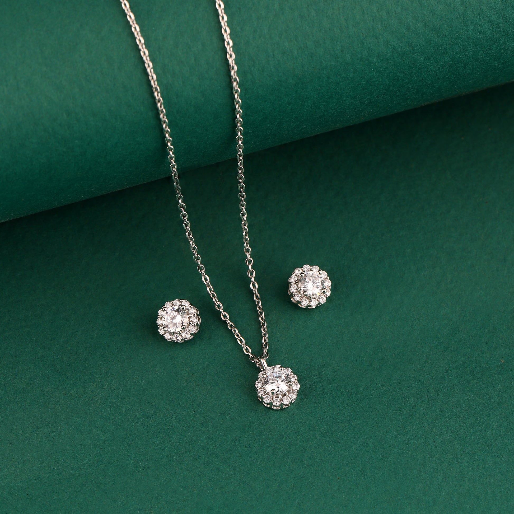 Floral halo pendant set in 925 silver with round zircon center and matching stud earrings