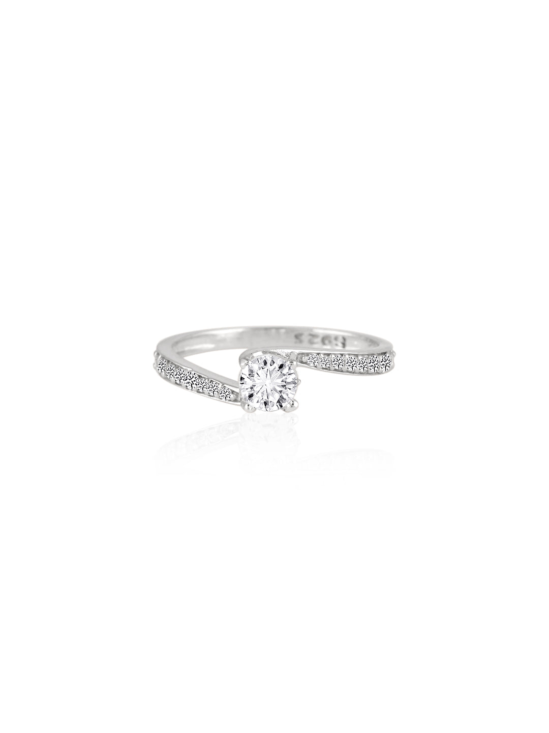 Elegant Solitaire Ring in 925 Silver