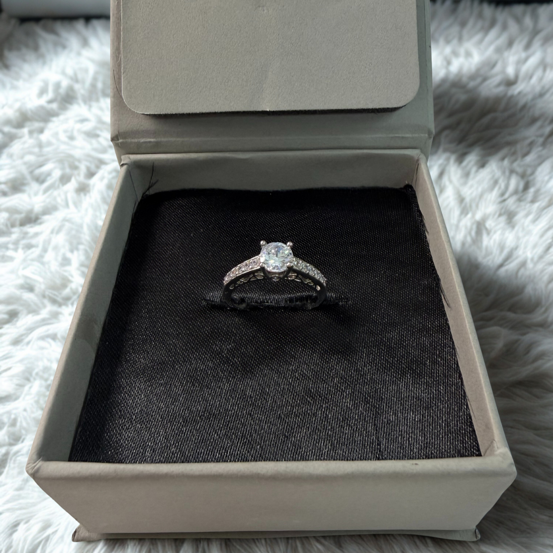 Minimal Luxury Solitaire Ring in 925 Silver ✨