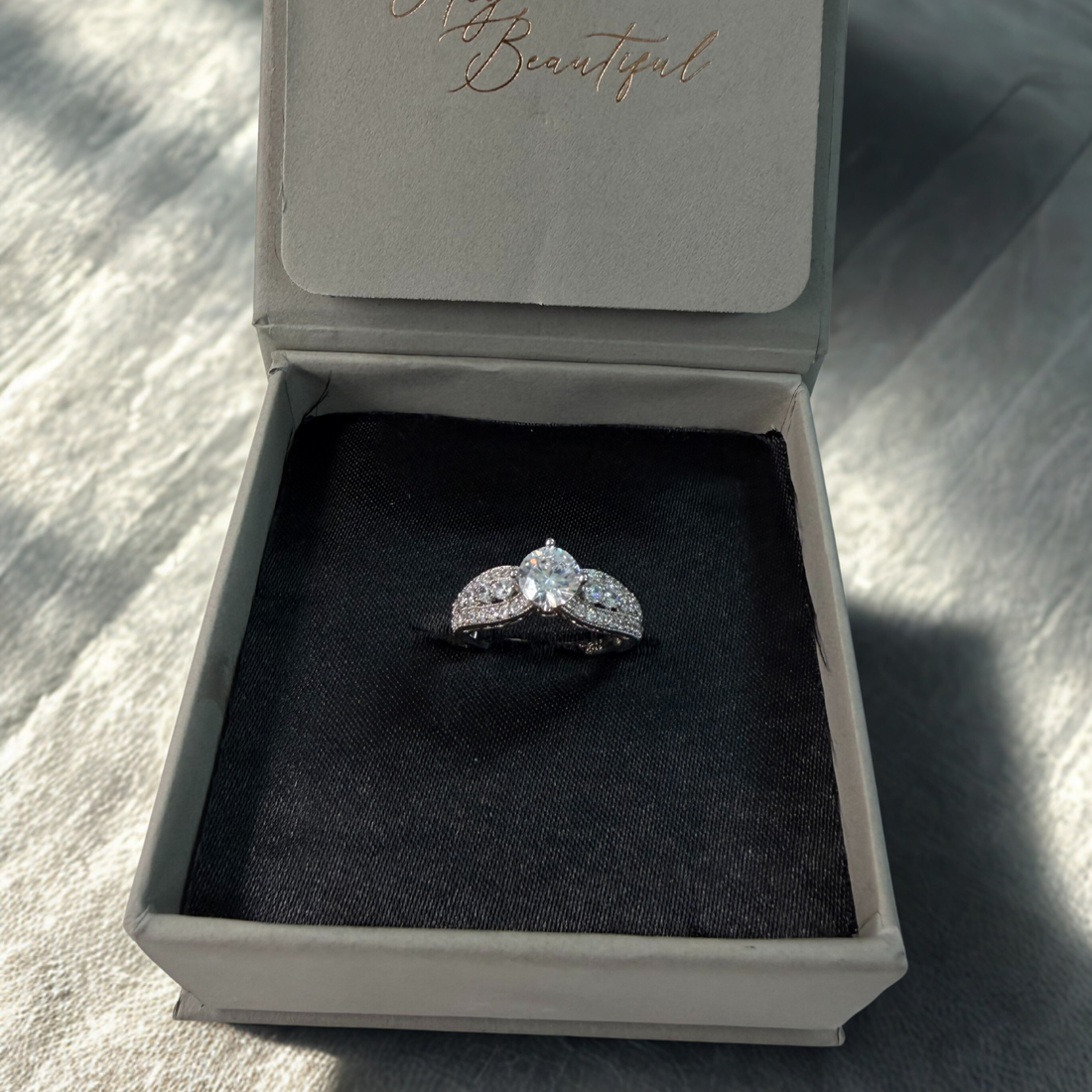 Classic Three-Stone Style Ring – 925 Silver ✨