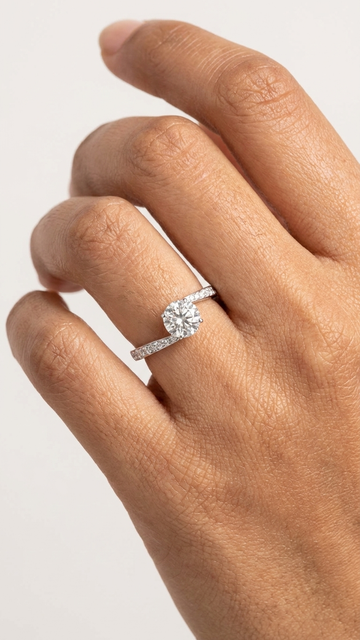 Elegant Solitaire Ring in 925 Silver ✨